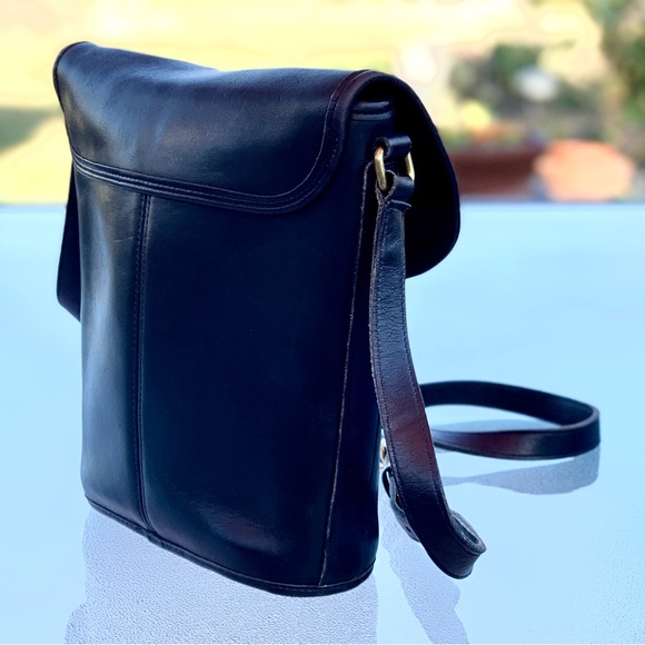 Vintage Coach Black Leather Shoulder/Crossbody Bag - Picture 2 of 9